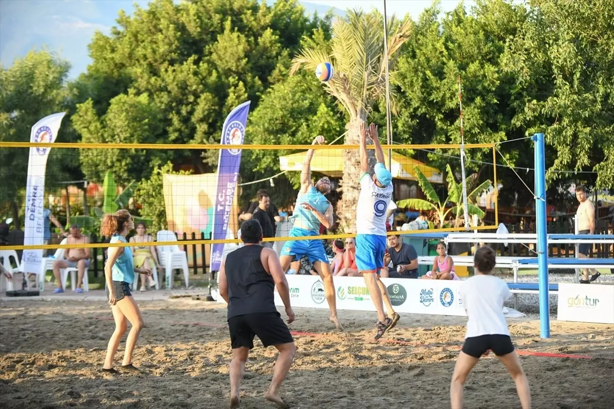 Demre'de 5. Geleneksel Taş Beach Voleybol Turnuvası Düzenlendi