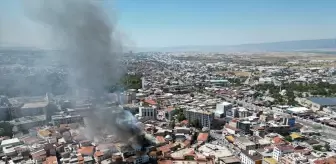 Denizli'de 3 Katlı İş Yerinde Yangın Çıktı