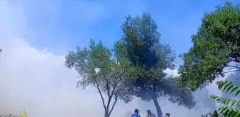 Denizli'de Mezarlıkta Yangın: Ekipler Zarar Gören Mezarlara Müdahale Etti