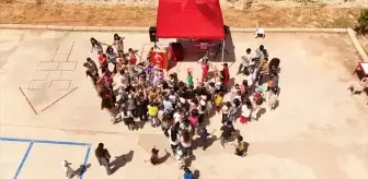 Denizli'de üniversite öğrencisi hazırladığı şenlikte öğrencilerin yüzünü güldürdü