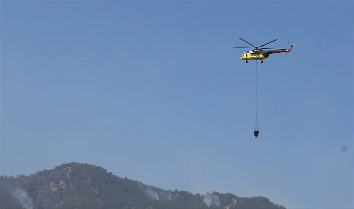 Denizli'deki Orman Yangınında Hava ve Karadan Mücadele Devam Ediyor