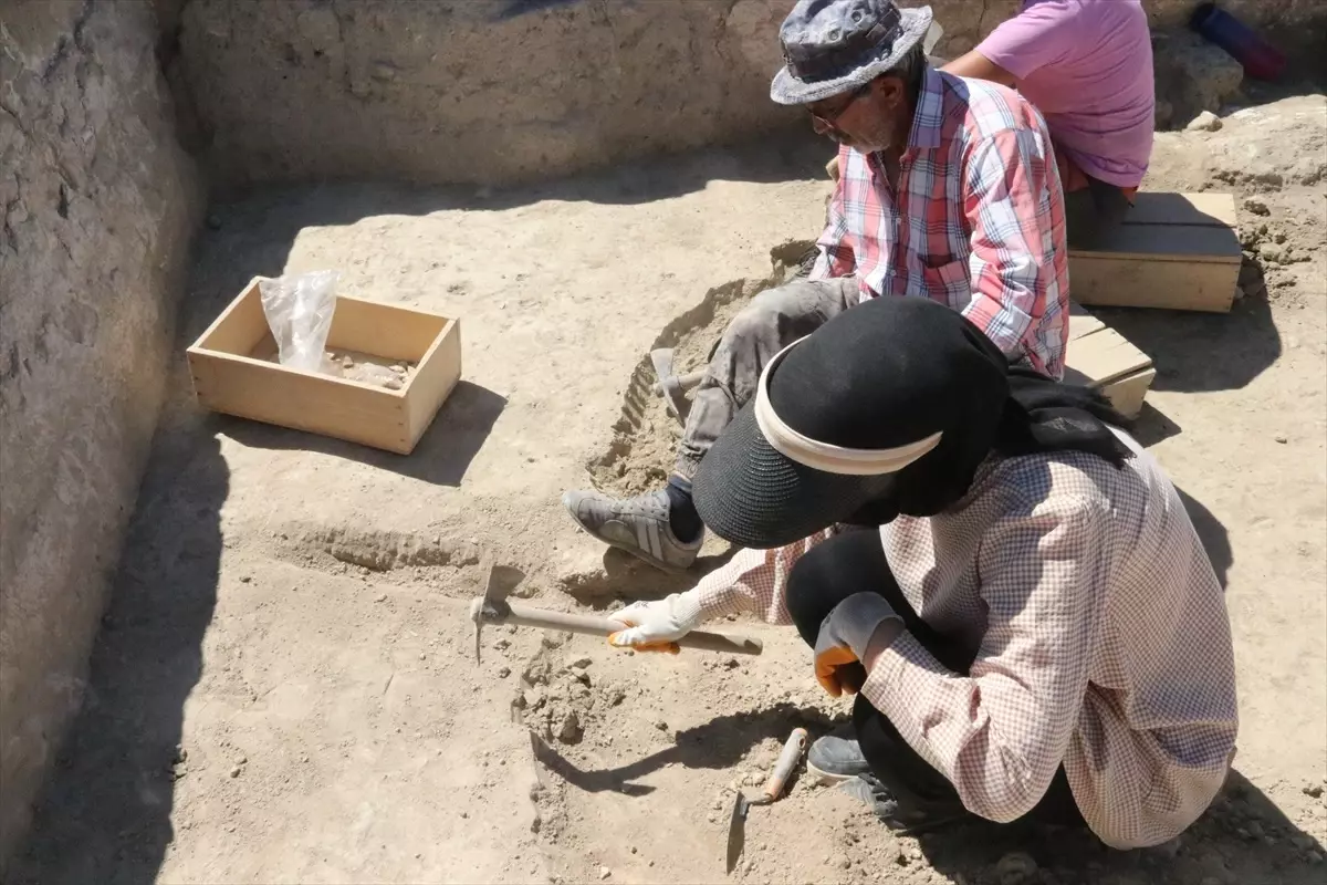 Arslantepe Höyüğü'nde Geç Hitit Dönemi Surları Onarılıyor