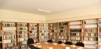 Depremde kaybettikleri sınıf arkadaşları adına kütüphane kurdular