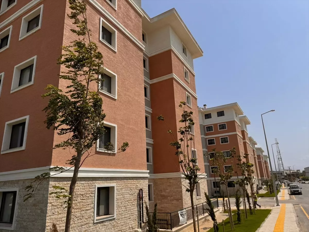 Depremlerde yıkımın simgesi olan '600 Evler Sitesi'nde yaşam yeniden başladı