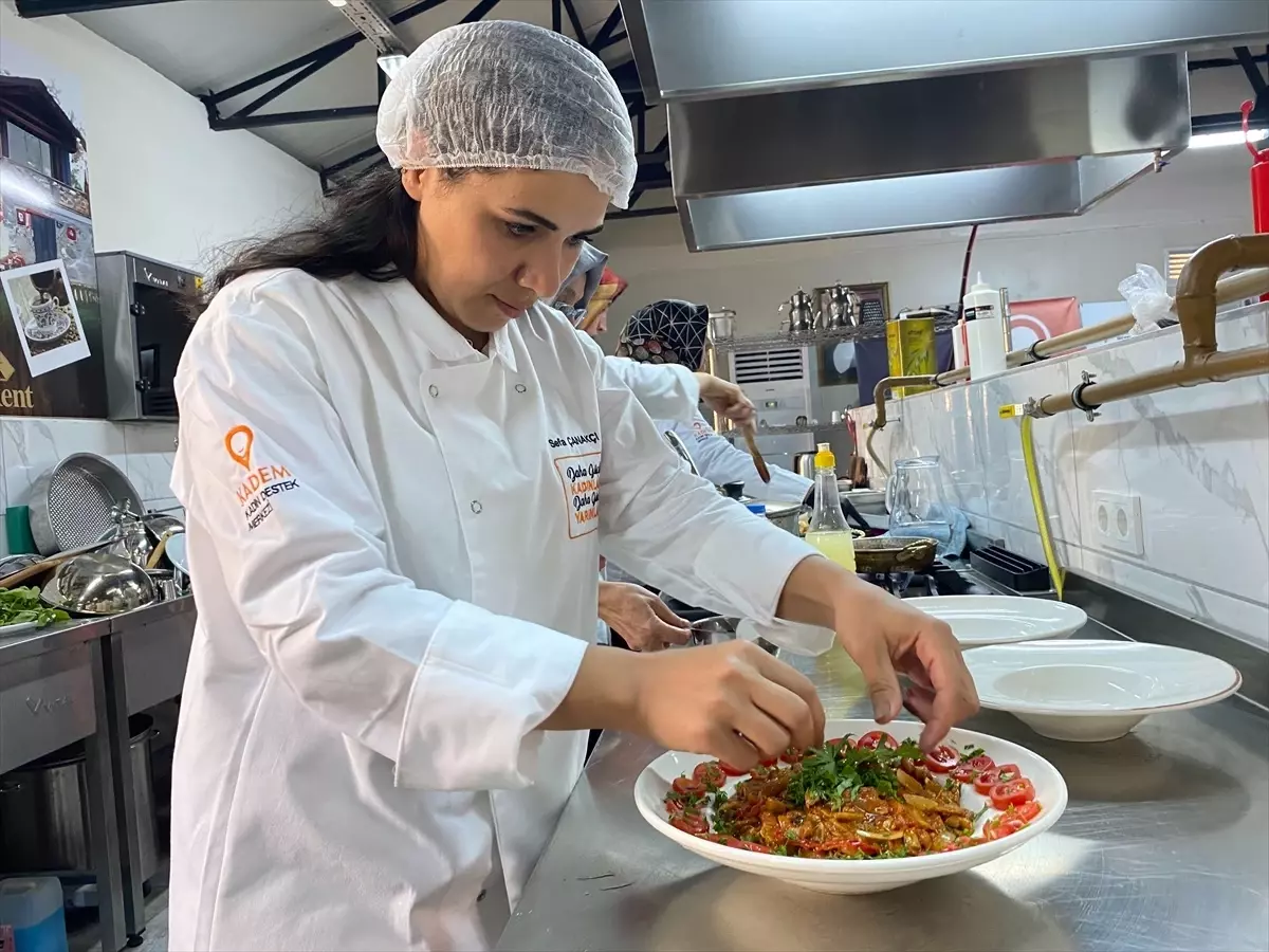 Depremzede Kadınlar Gastronomi Atölyesinde Meslek Ediniyor