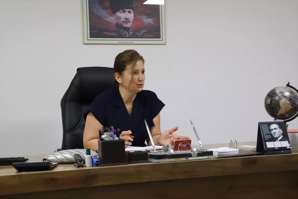 Deprem Sonrası Hayata Tutunan Öğretmen: Raife Kaçar Kırtay