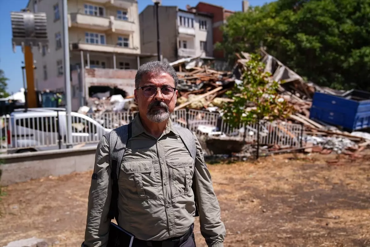 Sındırgı'daki 6,1 Büyüklüğündeki Depremin Ardından Yapı Stoku Eleştiriliyor