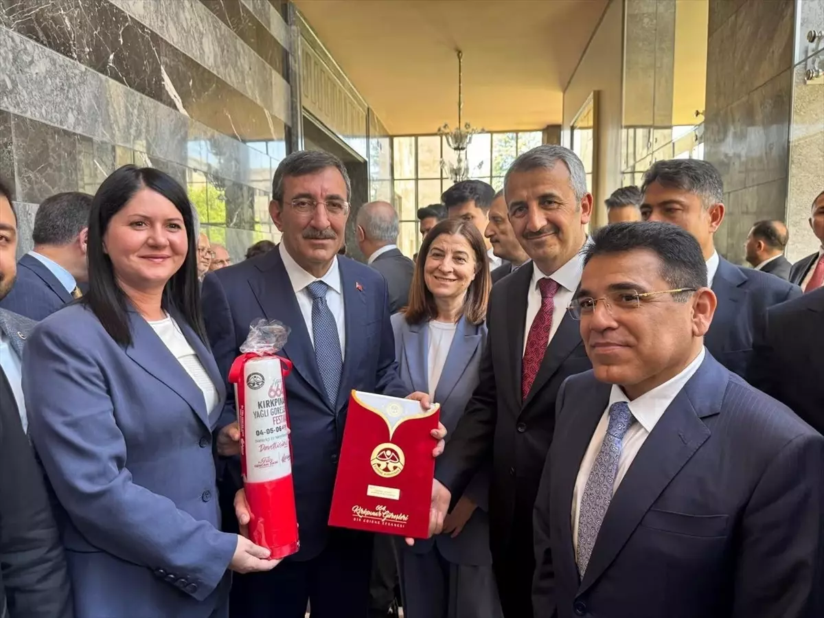 Edirne Valisi ve Belediye Başkanı, Kırkpınar Güreşleri İçin Devlet Protokolüne Ziyaret Gerçekleştirdi