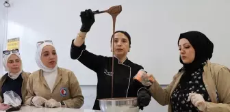 Gaziantep'te Dezavantajlı Kadınlara Çikolata Yapımı Eğitimi