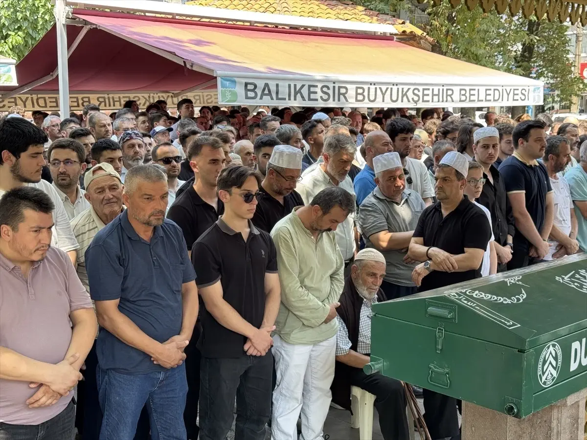 ABD'de Trafik Kazasında Hayatını Kaybeden Salih Koç, Dursunbey'de Defnedildi