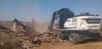 Dilovası'nda Metruk Binaların Yıkımı Devam Ediyor