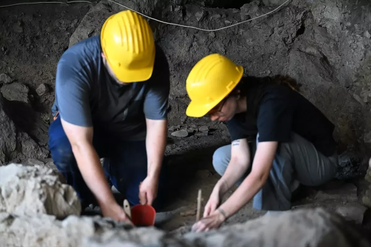 Direkli Mağarası'nda 19 Yılda Epipaleolitik Döneme Ait Süs Boncukları Bulundu