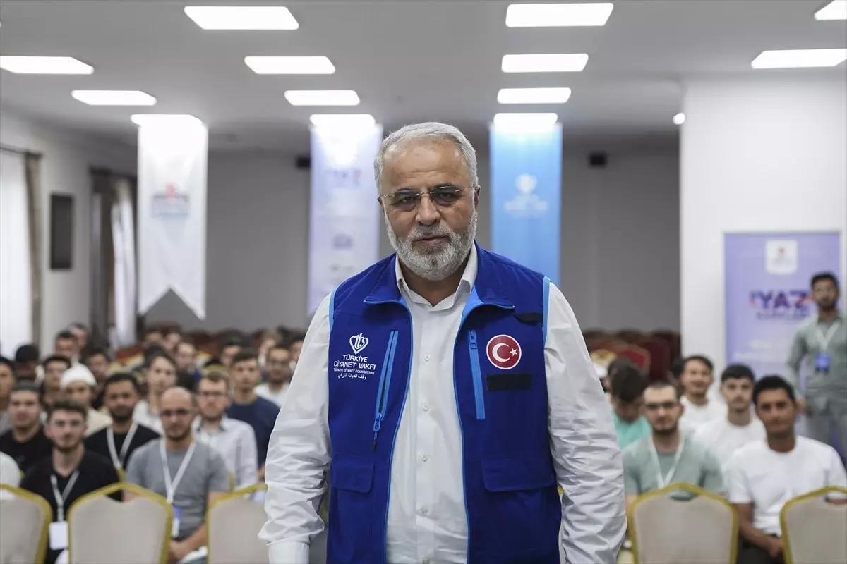Diyanet İşleri Başkan Yardımcısı İşliyen, 'İnsanı İsraf Etmemek' Seminerinde Gençlerle Buluştu