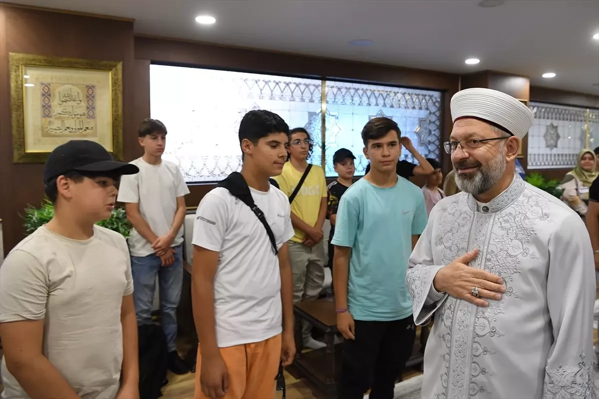Diyanet İşleri Başkanı Erbaş, Fransız öğrencilerle buluştu