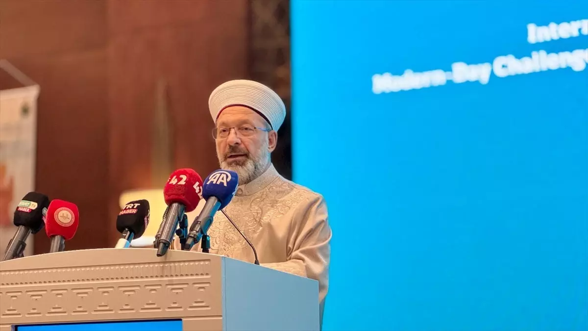 Diyanet İşleri Başkanı Erbaş: Sosyal Medya Aile Yapısını Tehdit Ediyor
