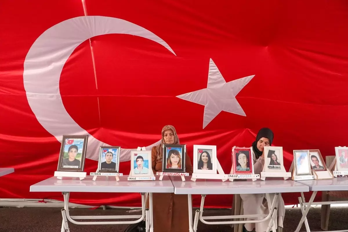 Diyarbakır Anneleri Kurban Bayramı'nda Çocuklarını Bekliyor
