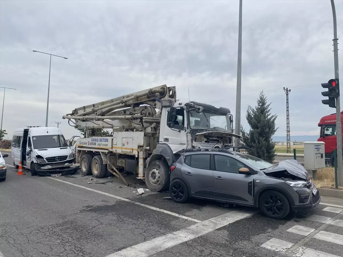 Diyarbakır'da Trafik Kazası: 11 Yaralı
