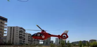 Felç Geçiren Yaşlı Adam, Ambulans Helikopterle Hastaneye Sevk Edildi