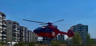 74 Yaşındaki Hasta Uyluk Kemiği Kırılınca Ambulans Helikopterle Hastaneye Sevk Edildi