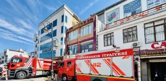 Diyarbakır'da Ayakkabı Deposunda Yangın Çıktı