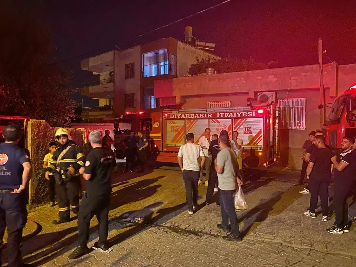 Diyarbakır'da Apartman Yangını: 4 Yaralı