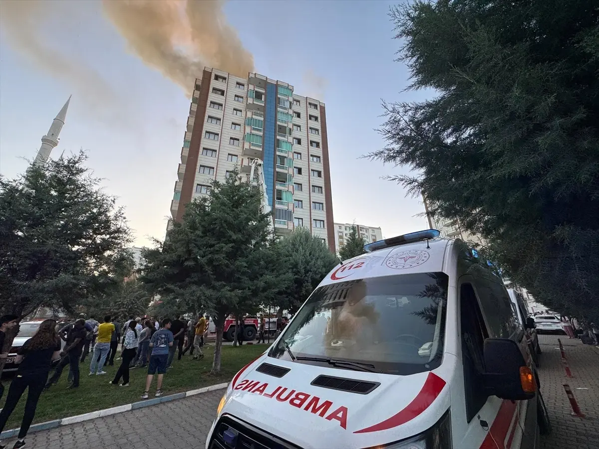 Diyarbakır'da Binada Yangın Çıktı