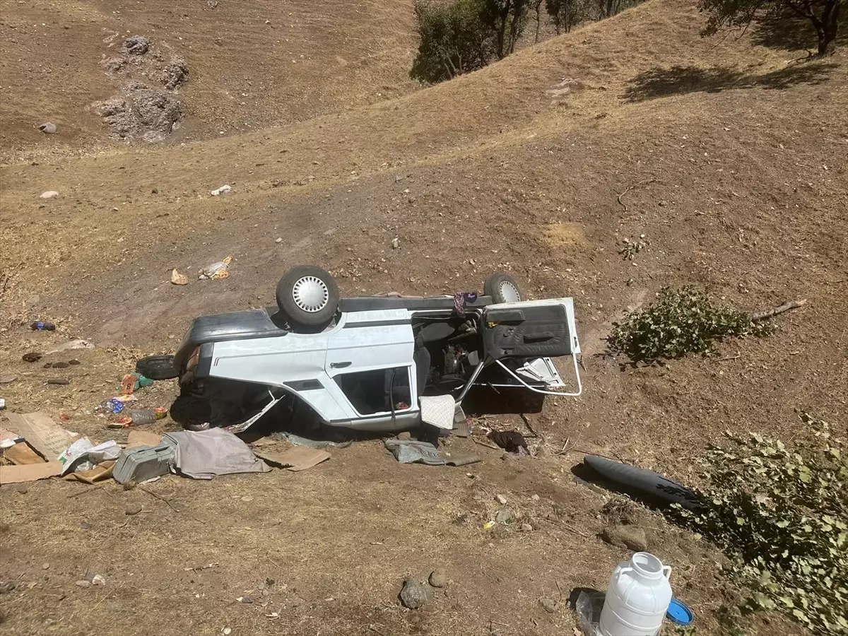 Diyarbakır'da Otomobil Devrildi: 3'ü Çocuk 8 Kişi Yaralandı