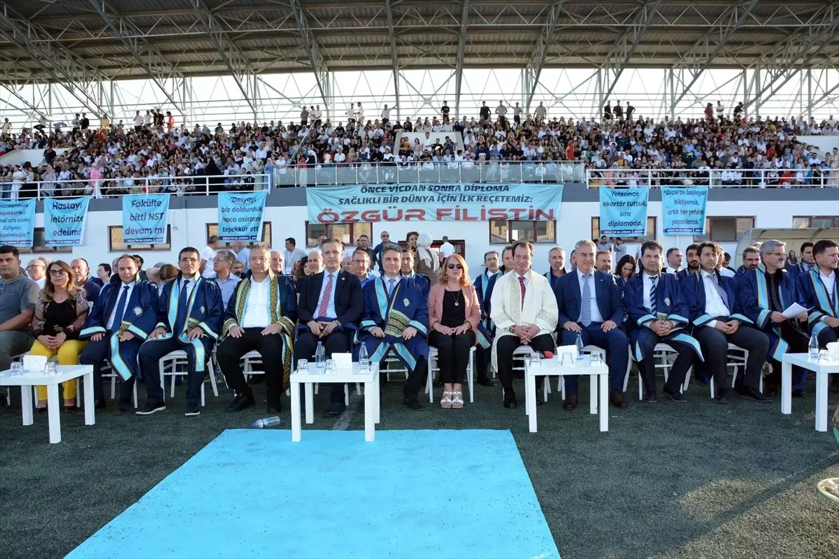 Dicle Üniversitesi'nde Tıp Fakültesi Mezuniyet Töreni Coşkuyla Gerçekleştirildi
