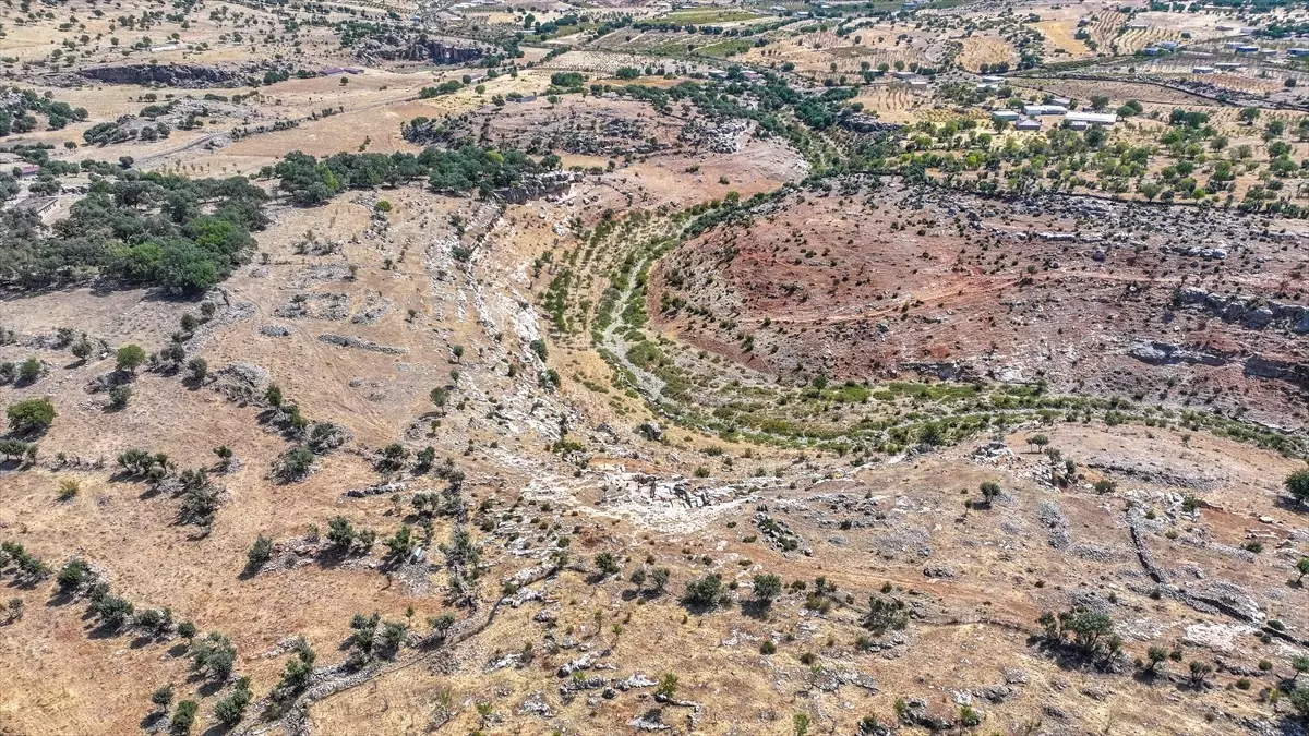 Diyarbakır'da Arkeolojik Kazılarda 162 Bireyin Mezarı Bulundu