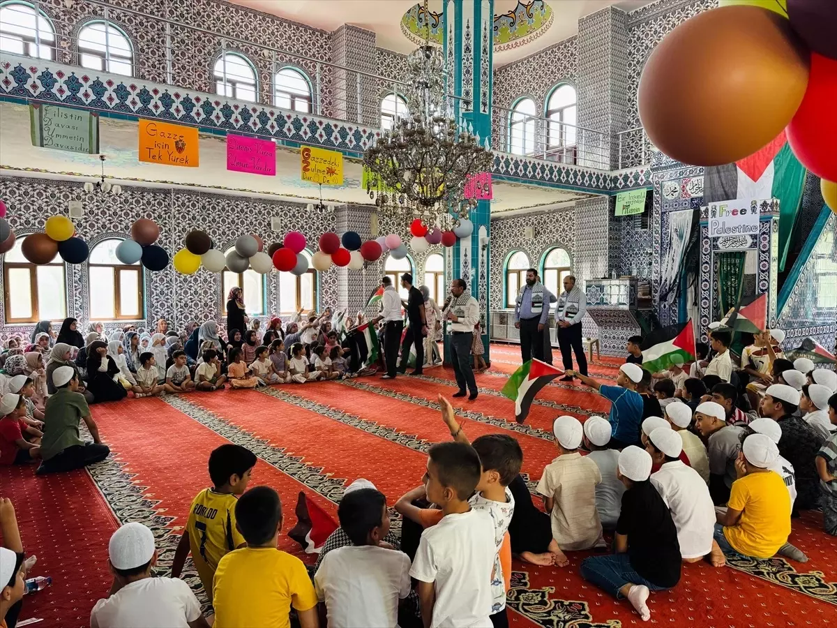 Diyarbakır'da Yaz Kur'an Kurslarında Filistin'e Destek Etkinliği