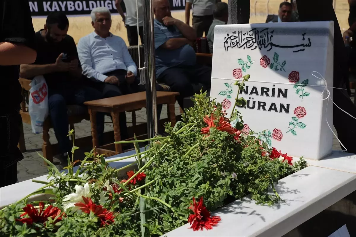 Narin Güran, Mezarı Başında Anıldı