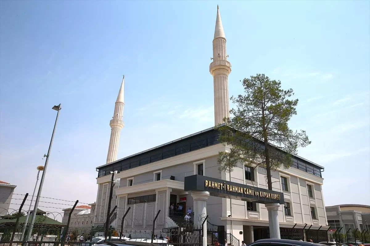 Diyarbakır'da 2 Bin Kişilik Yeni Camii İbadete Açıldı