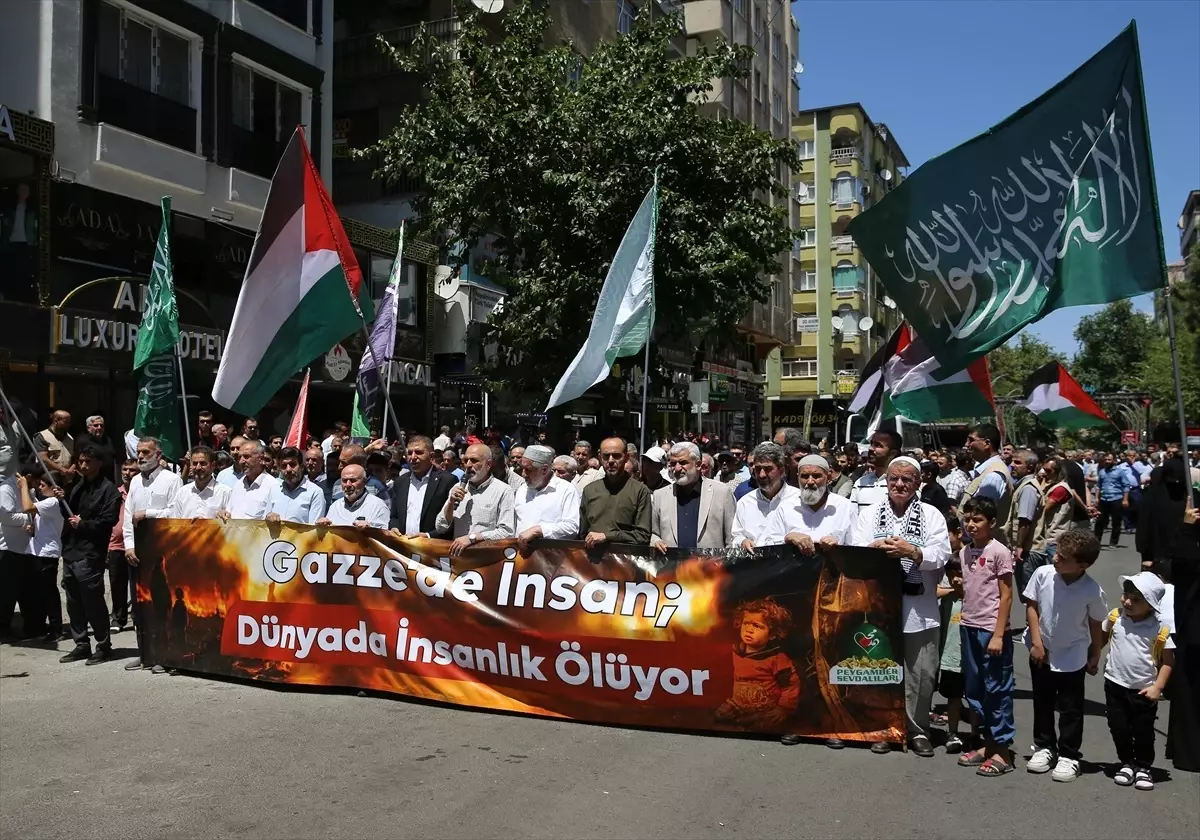 Diyarbakır'da Hazreti Muhammed'in Karikatürüne Tepki