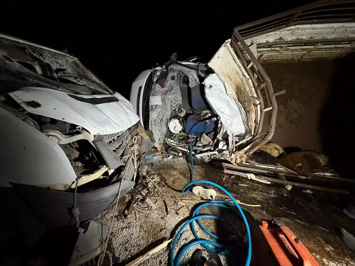 Diyarbakır'da Trafik Kazası: 2 Ölü, 1 Yaralı