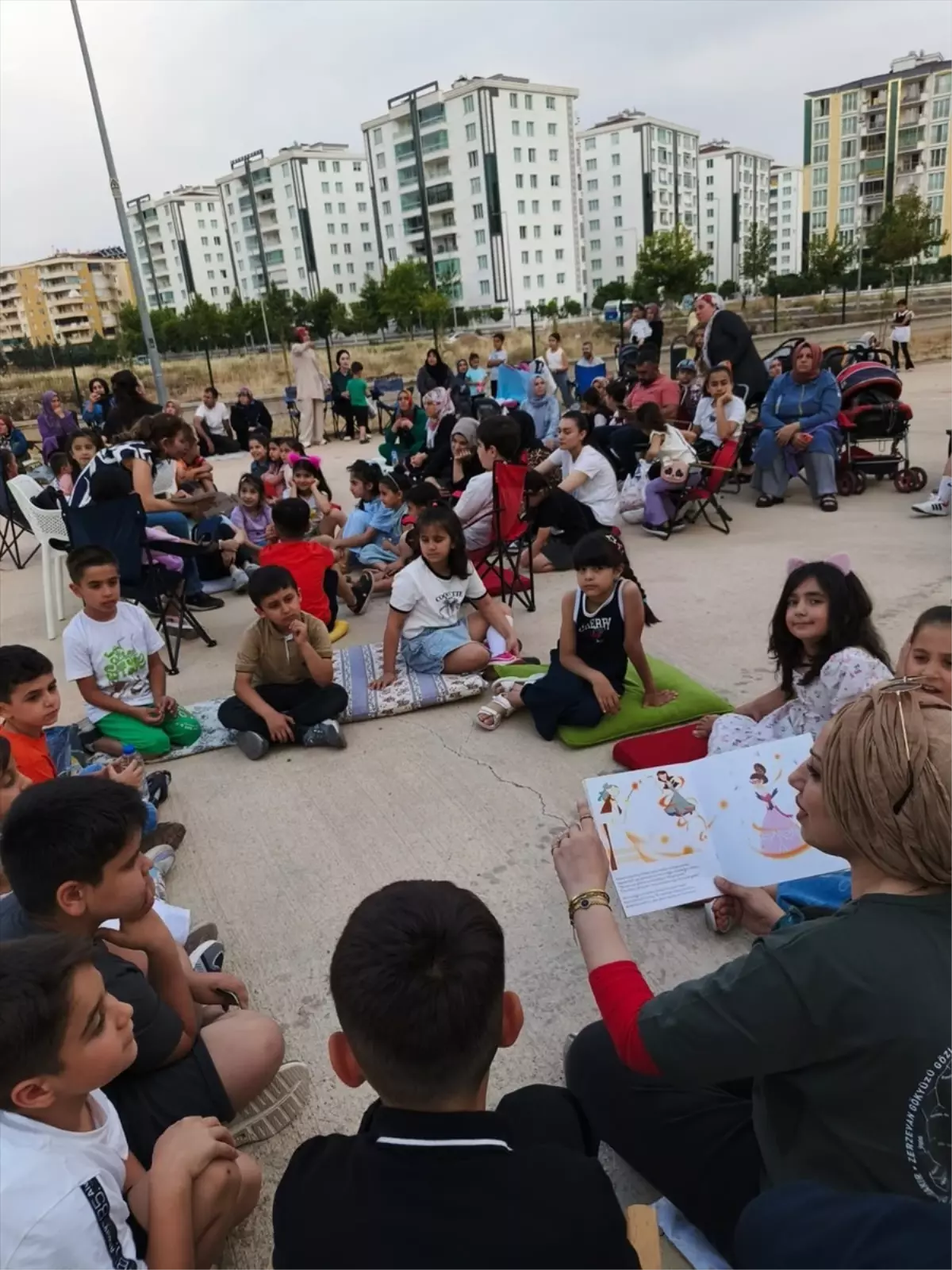 Diyarbakır'da ilkokul öğrencileri yıl sonu etkinliği düzenledi
