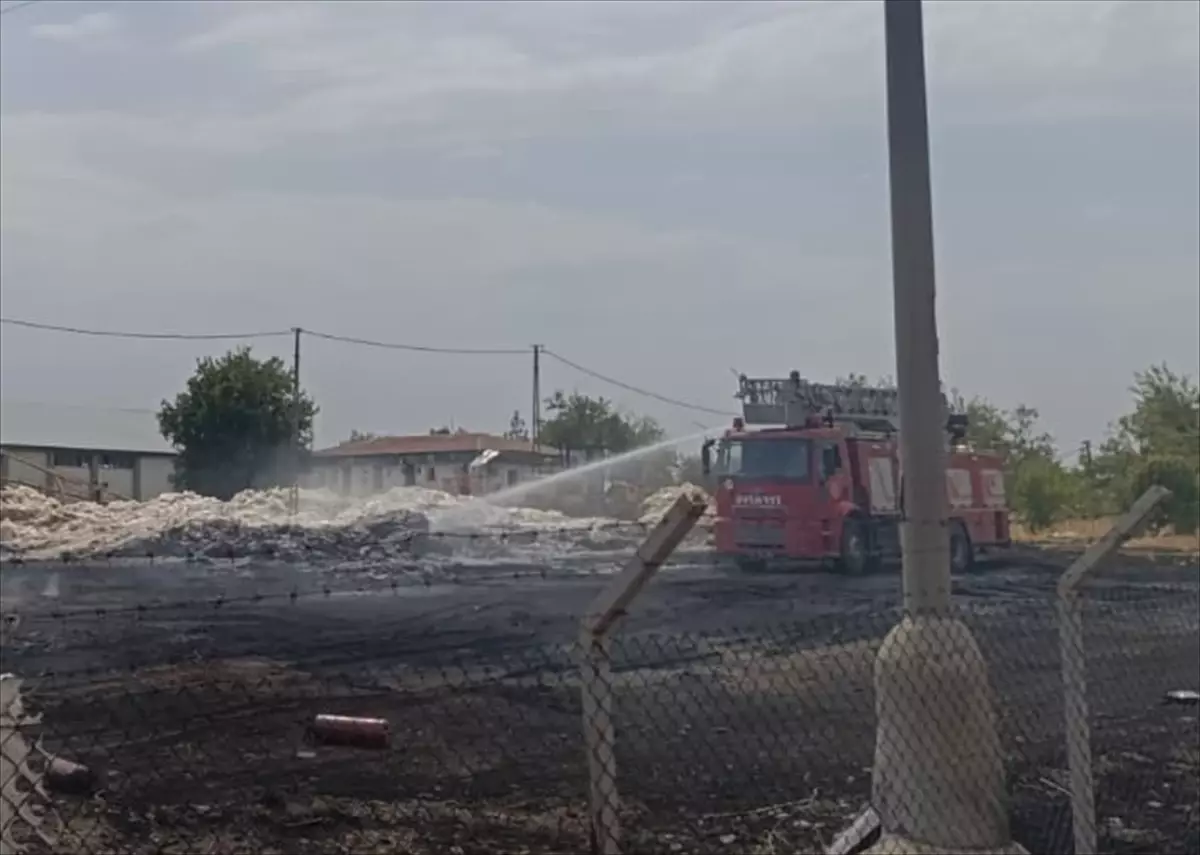 Diyarbakır'da Plastik Atık Yangını Söndürüldü