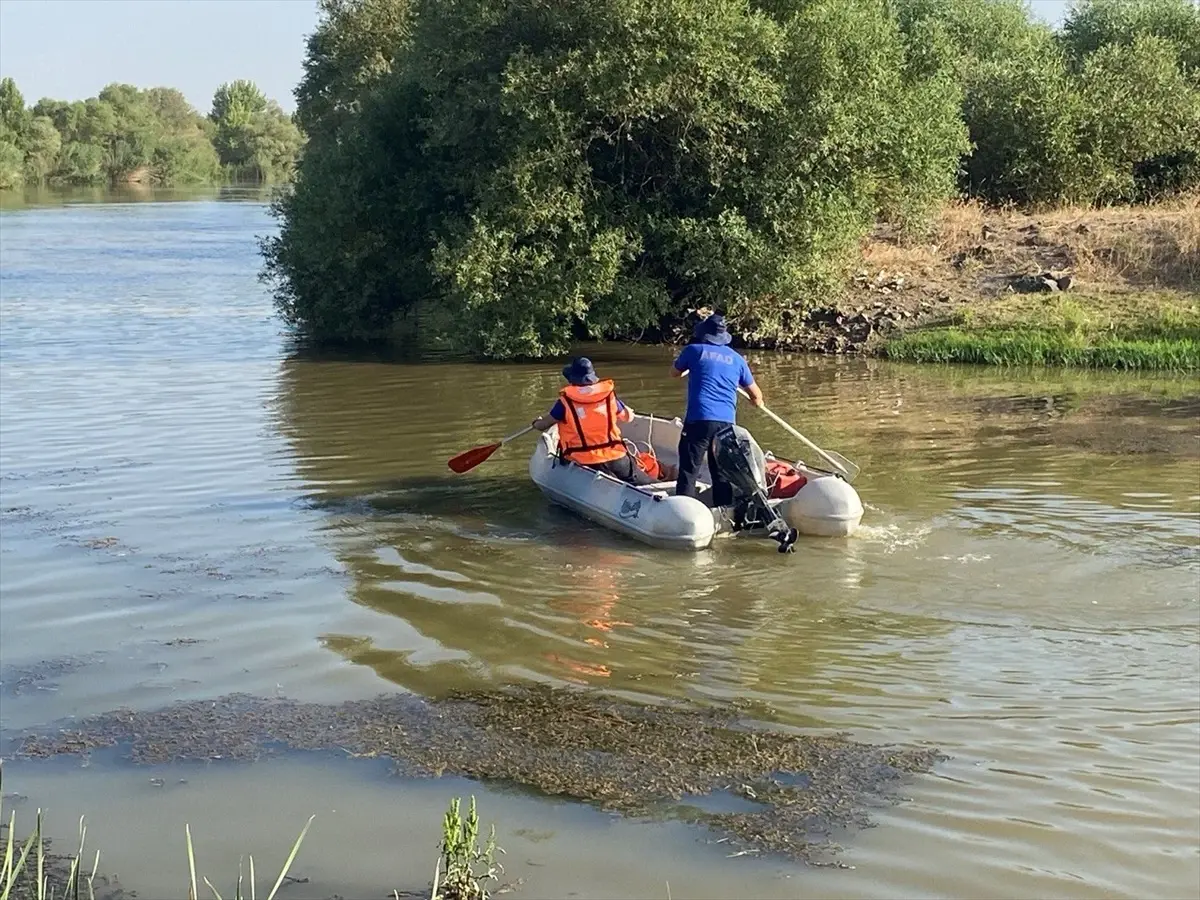 Diyarbakır'da Dicle Nehri'nde Boğulma Tehlikesi: Genç Kayboldu