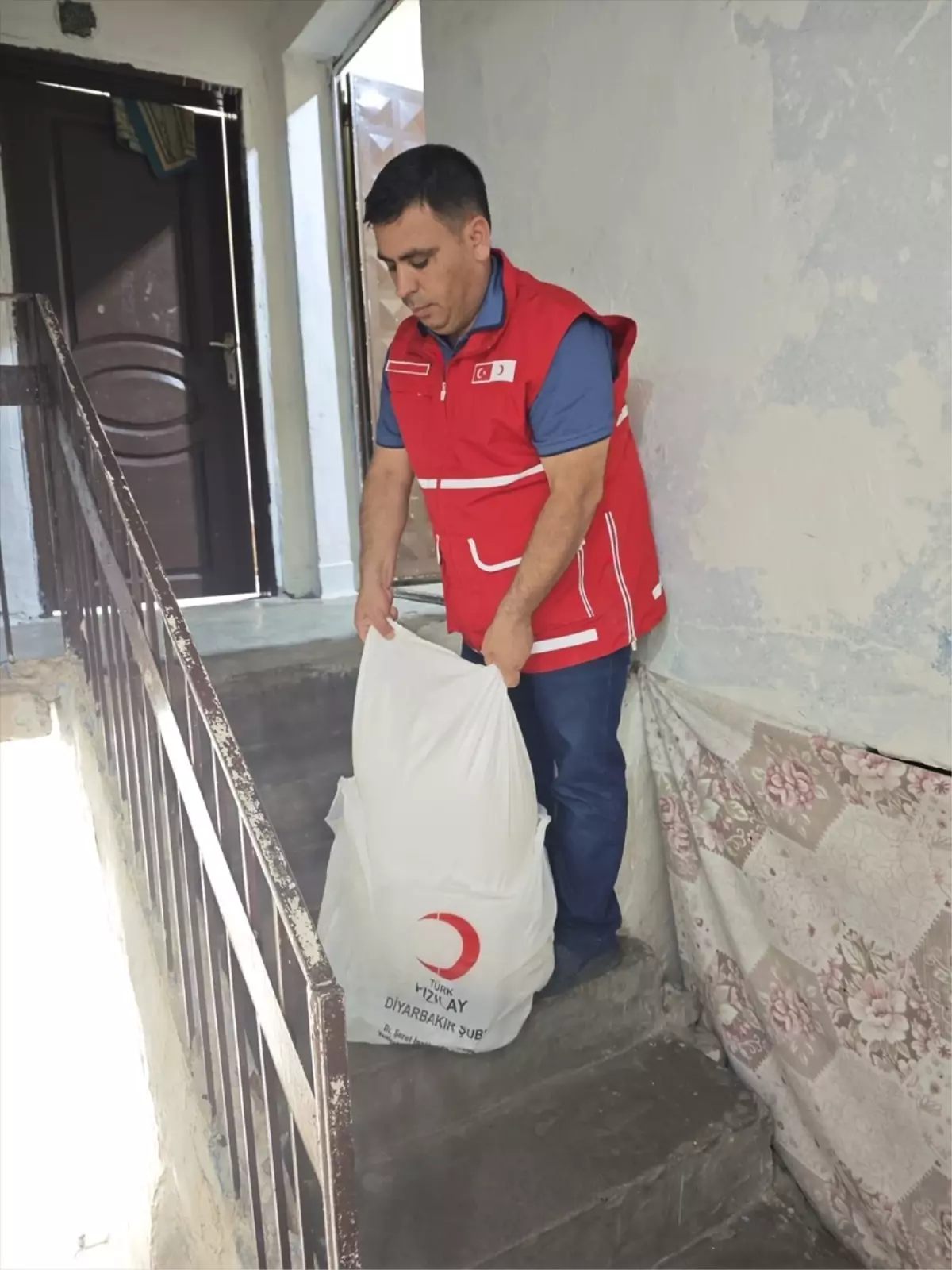 Türk Kızılay, Diyarbakır'da İhtiyaç Sahiplerine Yardım Eli Uzatıyor
