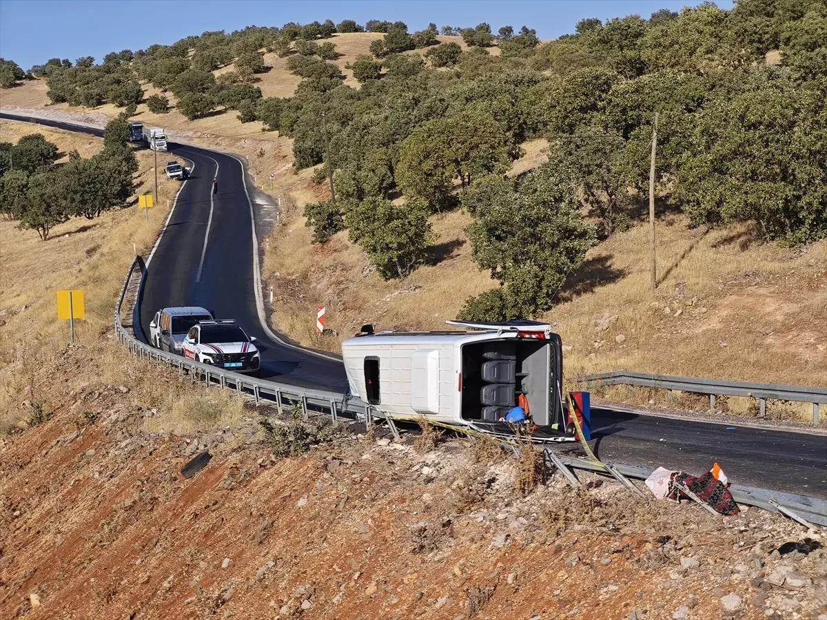Diyarbakır'da Minibüs Devrildi: 1 Ölü, 15 Yaralı