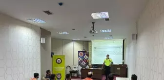 Diyarbakır'da Motokurye Sürücülerine Kask Kullanımı ve Güvenli Sürüş Eğitimi