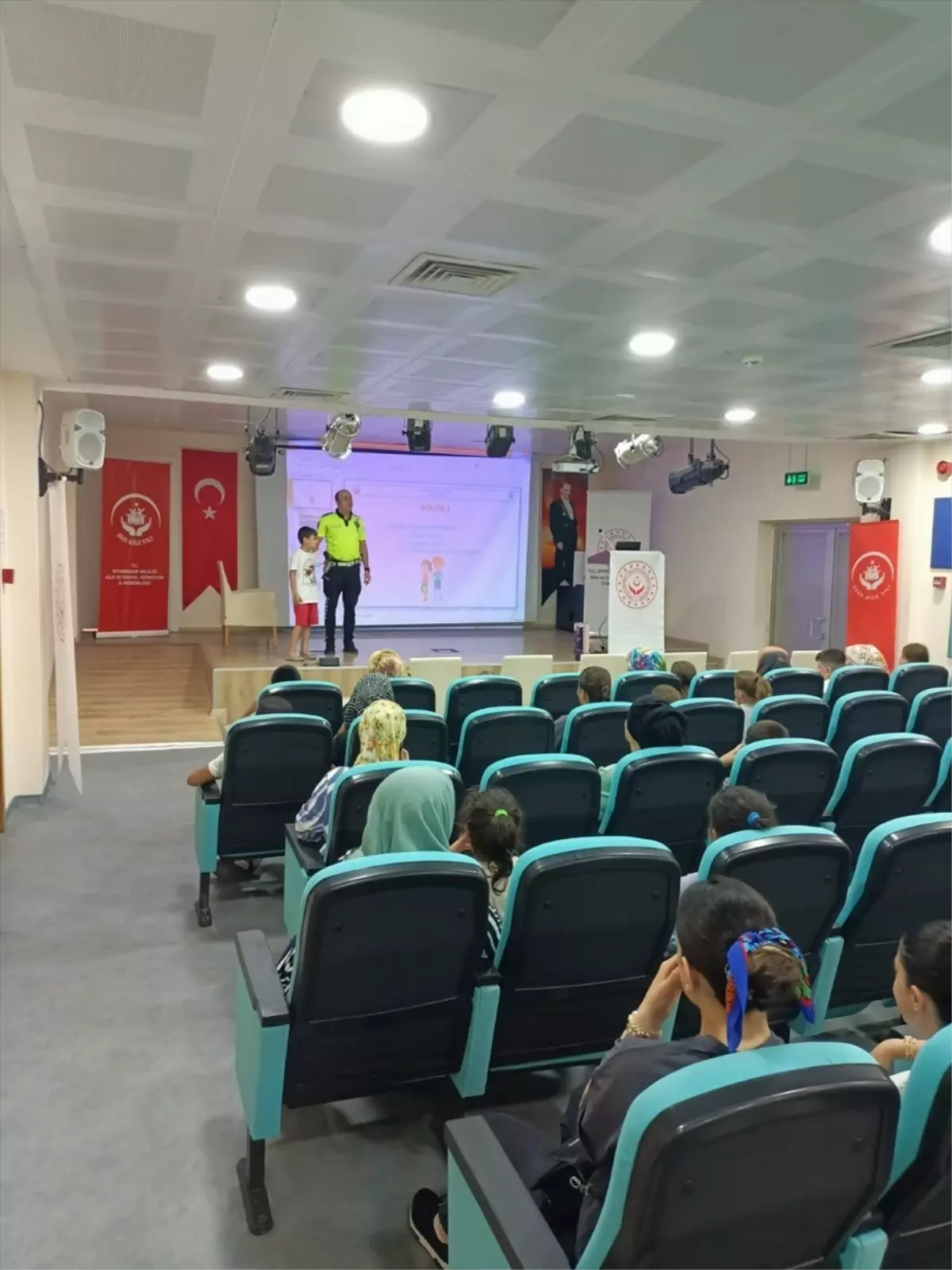 Diyarbakır'da Öğrencilere ve Hükümlülere Trafik Eğitimi Verildi