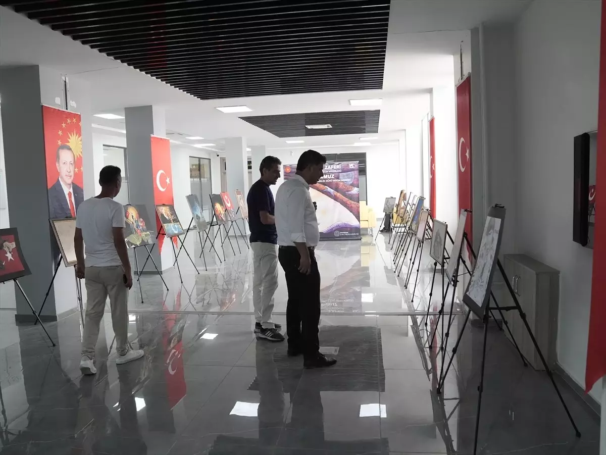 Diyarbakır'da '15 Temmuz' Temalı Resim Sergisi Açıldı