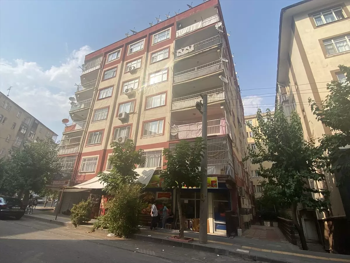 Diyarbakır'da Sallanan Bina Tahliye Edildi, Hasar Bulunmadı