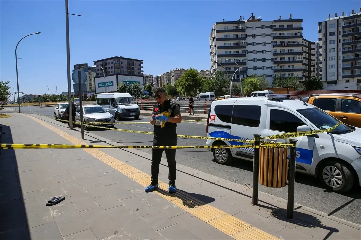 Diyarbakır'da Sopalı ve Silahlı Kavga: 3 Yaralı