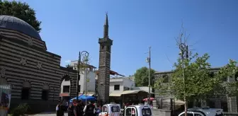 Diyarbakır'da 'turizm polisi' rehberlik hizmetiyle turistlerle esnaf arasında köprü oldu