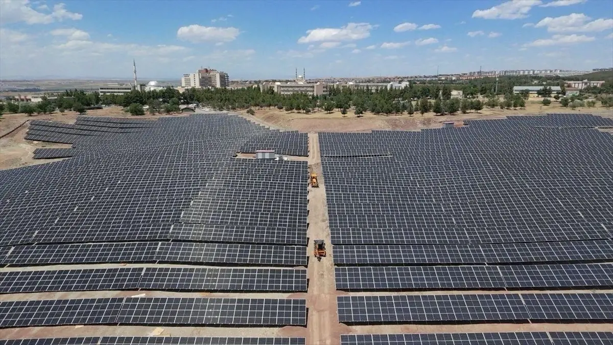 Dicle Üniversitesi'nde 300 Milyon Liralık Güneş Enerji Santrali Kuruluyor