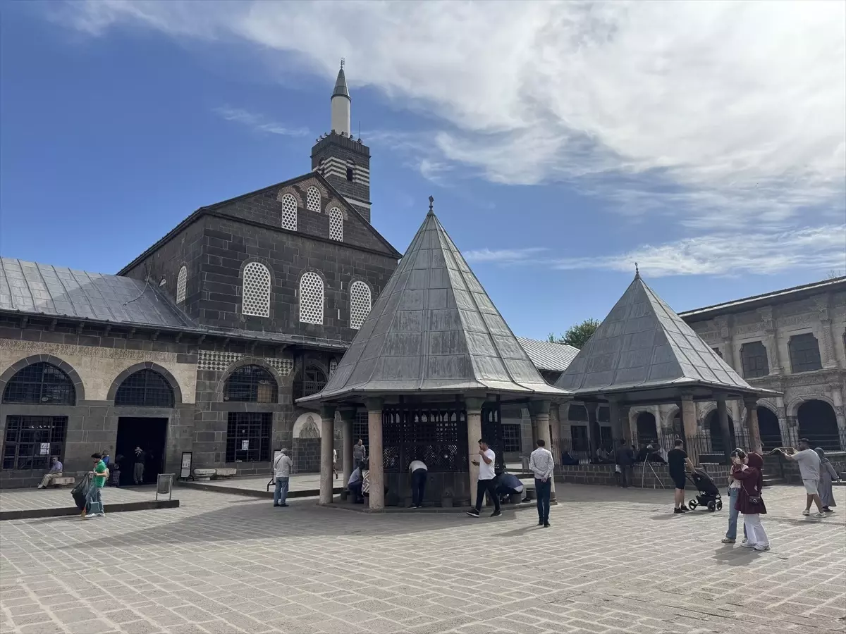 Diyarbakır, eşsiz güzellikleriyle yerli ve yabancı turistlerin gözdesi oluyor