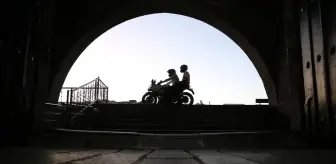 Diyarbakır'ın sıra dışı müezzini yarış motosikletiyle ilgi odağı oldu