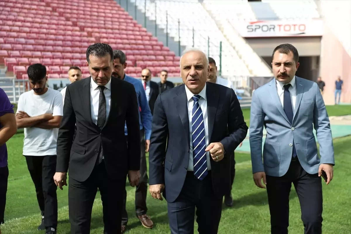 Diyarbakır Stadı'nda Zemin Yenileme Çalışmaları Tamamlanmak Üzere