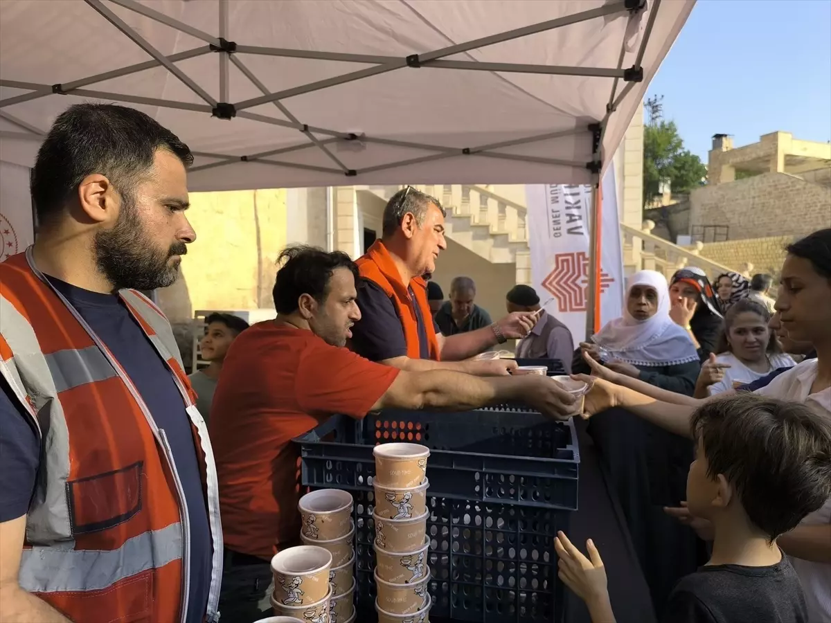 Diyarbakır Vakıflar Bölge Müdürlüğü'nden Mardin'de 2 Bin Kişiye Aşure İkramı